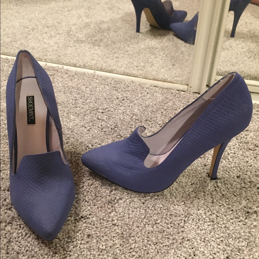 Blue ShoeMint Closed Toe Heels